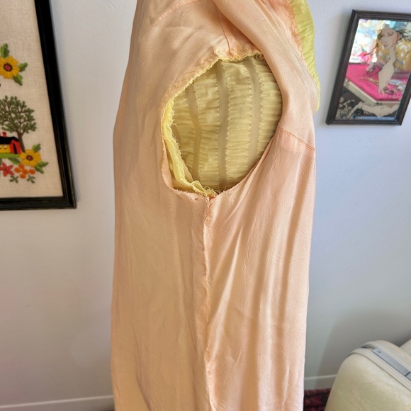 Vintage 1970s Yellow Pleated Seersucker Maxi Duster Robe Hostess Gown Dress - Picture 13 of 13